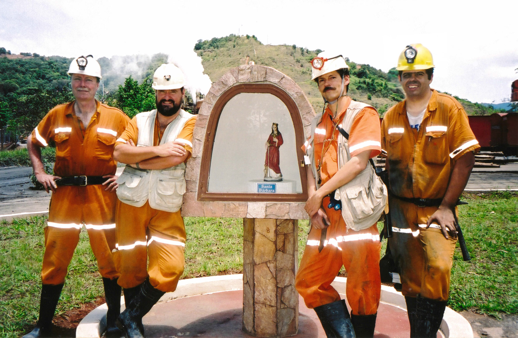 Tour group with Santa Barbara at São Bento